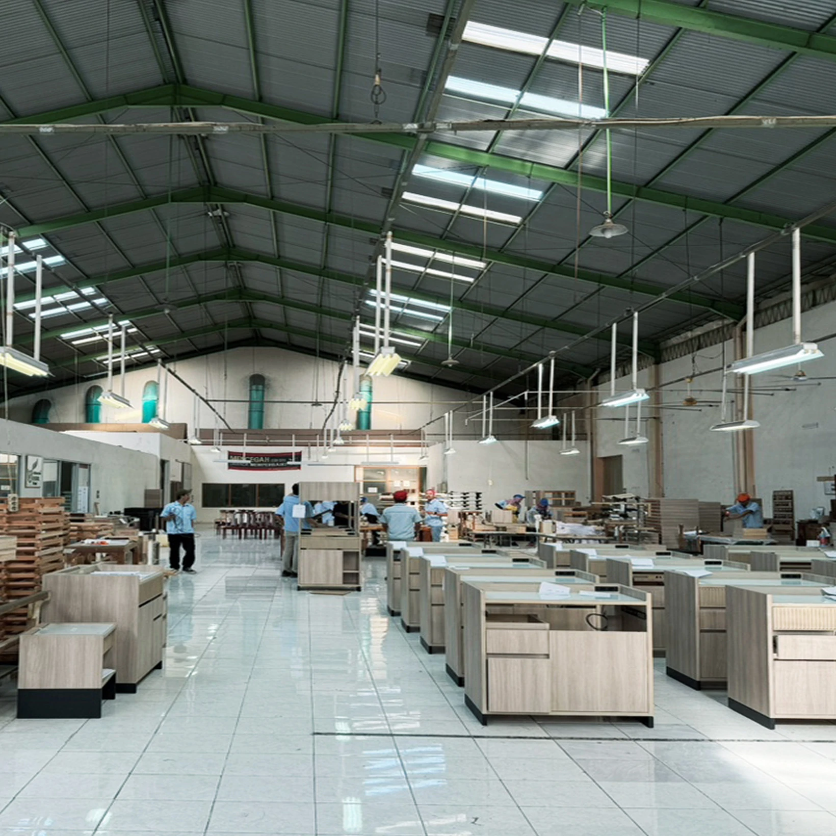 家具製造工場内の全景
